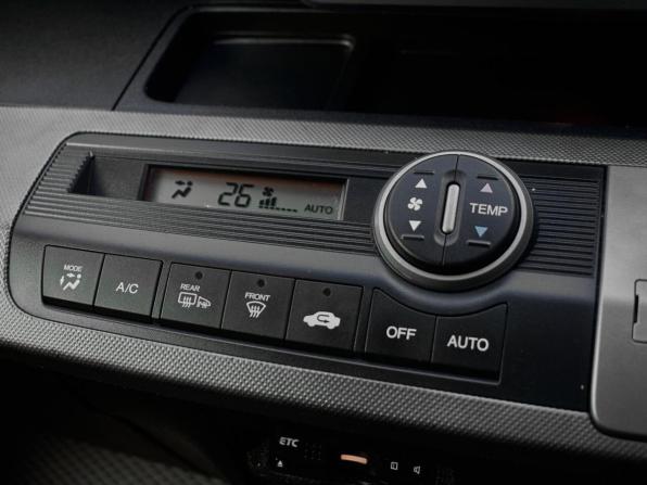 Honda Freed I с пробегом 2010 года, цена 990 000 рублей, 140669 км, компактвэн, Автокод Объявления