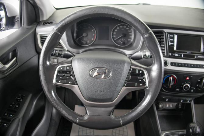 Hyundai Solaris II с пробегом 2017 года, цена 1 249 000 рублей, 170300 км, седан, Автокод Объявления