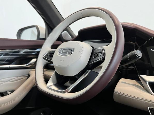 Geely Monjaro I с пробегом 2023 года, цена 3 350 000 рублей, 47336 км, внедорожник, Автокод Объявления