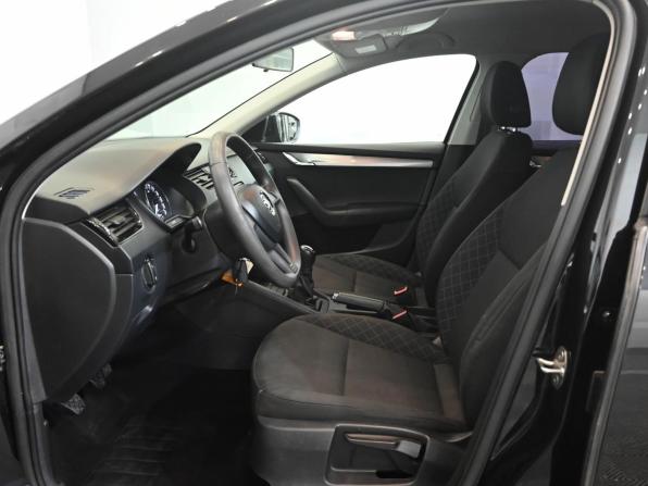 Skoda Octavia III (A7) Рестайлинг с пробегом 2018 года, цена 1 630 000 рублей, 129880 км, лифтбек, Автокод Объявления