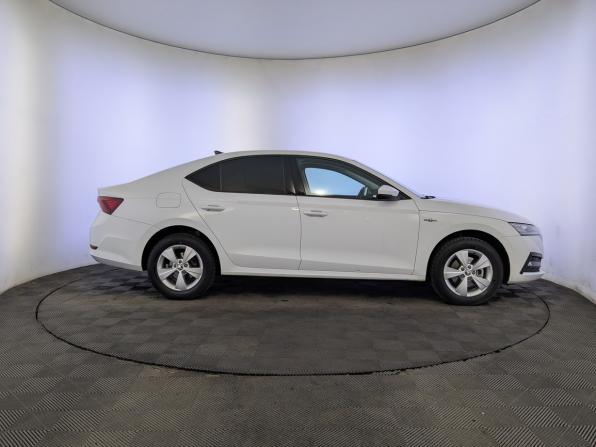 Skoda Octavia IV (A8) с пробегом 2021 года, цена 2 500 000 рублей, 48065 км, лифтбек, Автокод Объявления