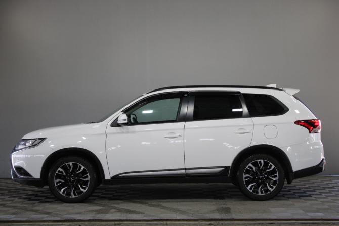 Mitsubishi Outlander III Рестайлинг 3 с пробегом 2021 года, цена 2 365 000 рублей, 127760 км, внедорожник, Автокод Объявления