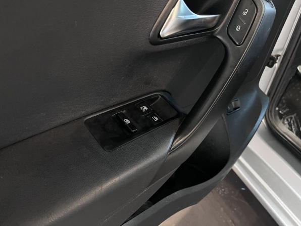 Volkswagen Polo V с пробегом 2015 года, цена 690 000 рублей, 240739 км, седан, Автокод Объявления