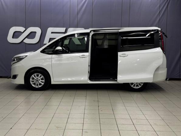 Toyota Noah III (R80) Рестайлинг с пробегом 2017 года, цена 1 949 000 рублей, 162000 км, минивэн, Автокод Объявления