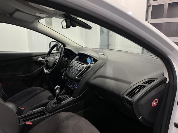 Ford Focus III Рестайлинг с пробегом 2016 года, цена 935 000 рублей, 179731 км, универсал, Автокод Объявления