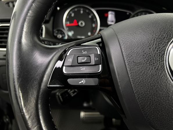 Volkswagen Touareg II Рестайлинг с пробегом 2015 года, цена 3 290 000 рублей, 150000 км, внедорожник, Автокод Объявления