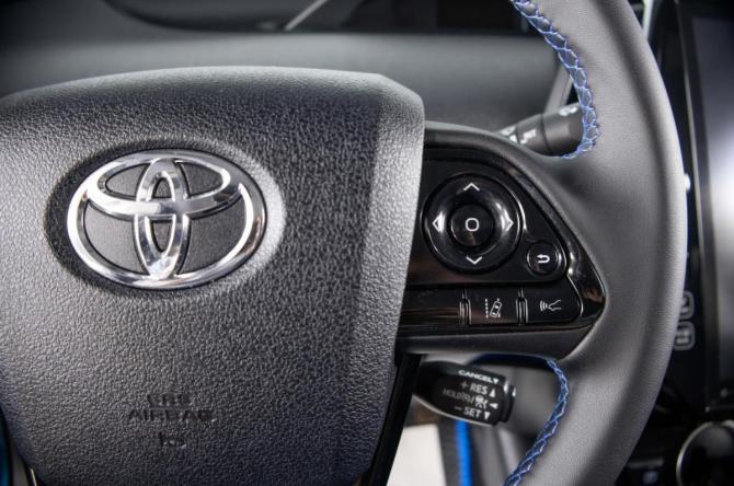 Toyota Prius IV (XW50) с пробегом 2019 года, цена 2 999 000 рублей, 92000 км, лифтбек, Автокод Объявления