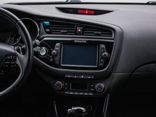Kia Ceed II Рестайлинг с пробегом 2017 года, цена 1 560 000 рублей, 98000 км, хэтчбек, Автокод Объявления
