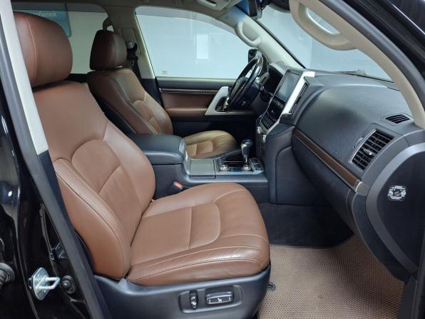 Toyota Land Cruiser 200 Series Рестайлинг 2 с пробегом 2019 года, цена 7 449 000 рублей, 137000 км, внедорожник, Автокод Объявления