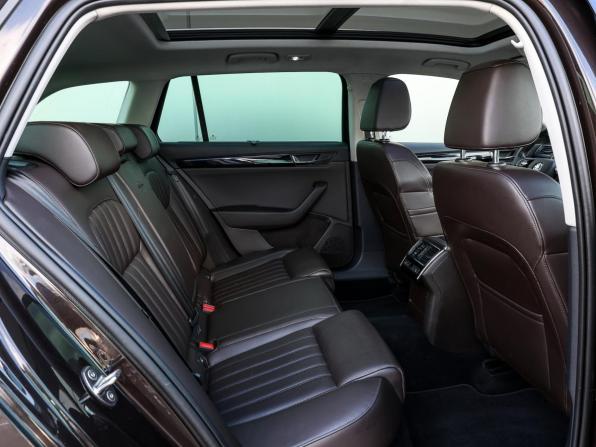 Skoda Superb III с пробегом 2016 года, цена 2 398 000 рублей, 219105 км, универсал, Автокод Объявления