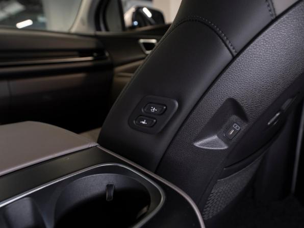 Kia Carnival IV Рестайлинг с пробегом 2025 года, цена 5 600 000 рублей, 12428 км, минивэн, Автокод Объявления