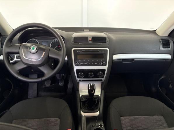 Skoda Octavia II (A5) Рестайлинг с пробегом 2011 года, цена 889 000 рублей, 271516 км, лифтбек, Автокод Объявления