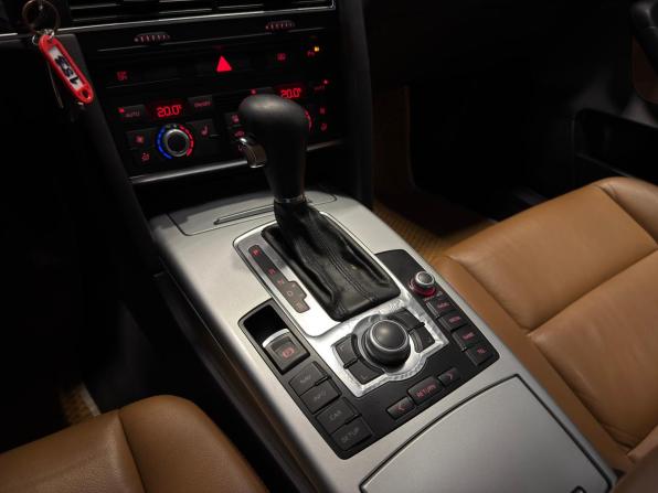 Audi A6 III (C6) Рестайлинг с пробегом 2010 года, цена 999 000 рублей, 214000 км, седан, Автокод Объявления