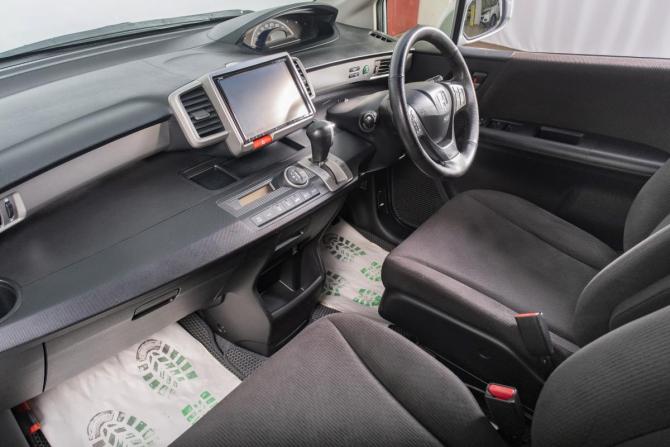 Honda Freed I Рестайлинг с пробегом 2012 года, цена 1 099 000 рублей, 194500 км, компактвэн, Автокод Объявления