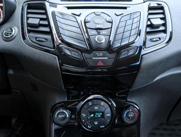 Ford Fiesta Mk6 Рестайлинг с пробегом 2015 года, цена 749 000 рублей, 143900 км, хэтчбек, Автокод Объявления