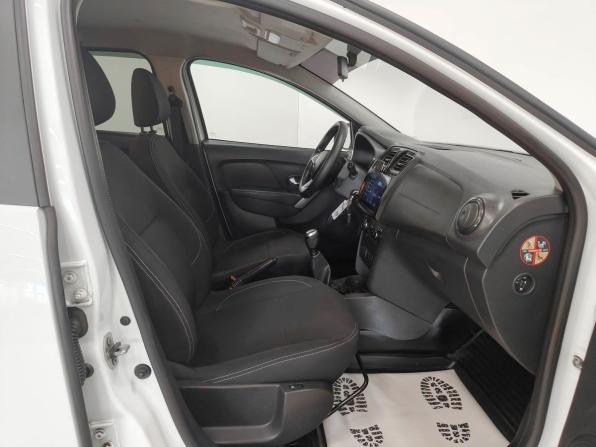 Renault Logan II Рестайлинг с пробегом 2020 года, цена 954 600 рублей, 42575 км, седан, Автокод Объявления