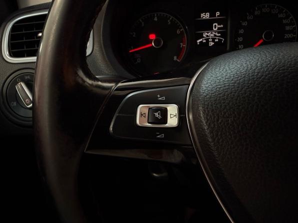 Volkswagen Polo V Рестайлинг с пробегом 2016 года, цена 1 350 000 рублей, 124523 км, седан, Автокод Объявления