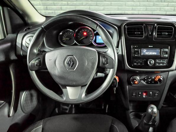 Renault Sandero II с пробегом 2017 года, цена 1 000 000 рублей, 132000 км, хэтчбек, Автокод Объявления