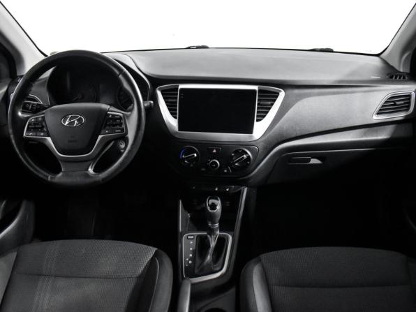 Hyundai Solaris II с пробегом 2017 года, цена 995 000 рублей, 194320 км, седан, Автокод Объявления