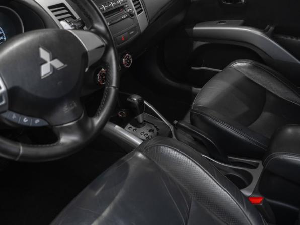 Mitsubishi Outlander II Рестайлинг с пробегом 2011 года, цена 815 000 рублей, 302279 км, внедорожник, Автокод Объявления
