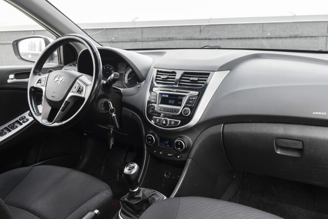 Hyundai Solaris I Рестайлинг с пробегом 2016 года, цена 1 099 000 рублей, 112000 км, седан, Автокод Объявления