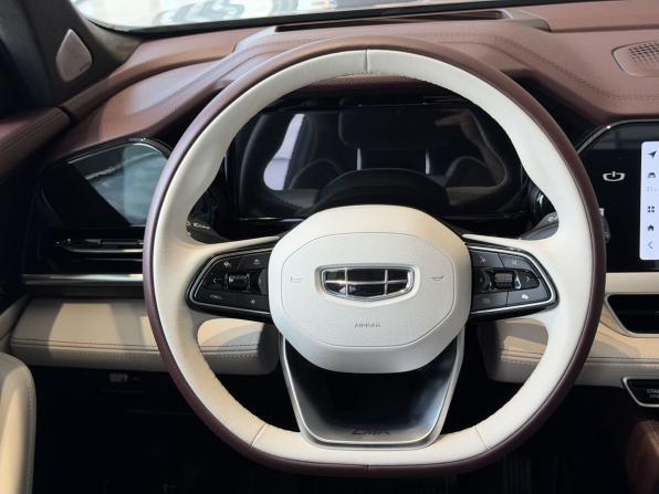 Geely Monjaro I с пробегом 2023 года, цена 2 990 000 рублей, 49657 км, внедорожник, Автокод Объявления