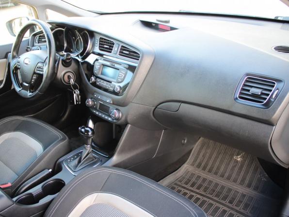 Kia Ceed II с пробегом 2015 года, цена 1 029 000 рублей, 204178 км, хэтчбек, Автокод Объявления