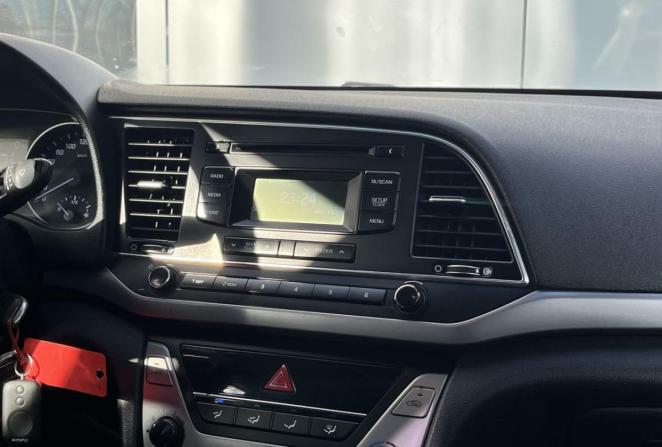 Hyundai Elantra VI (AD) с пробегом 2017 года, цена 990 000 рублей, 189951 км, седан, Автокод Объявления