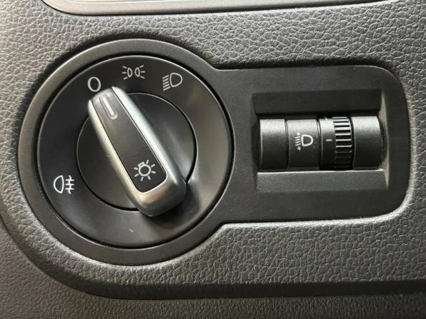 Volkswagen Polo V Рестайлинг с пробегом 2016 года, цена 877 000 рублей, 200000 км, седан, Автокод Объявления