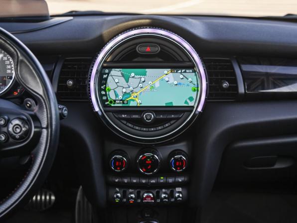Mini Hatch III (F55/F56) Рестайлинг с пробегом 2018 года, цена 3 090 000 рублей, 47760 км, хэтчбек, Автокод Объявления