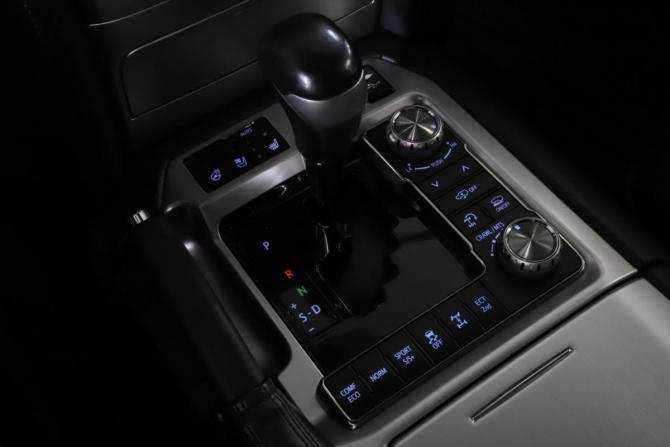 Toyota Land Cruiser 200 Series Рестайлинг 2 с пробегом 2017 года, цена 7 600 000 рублей, 124718 км, внедорожник, Автокод Объявления