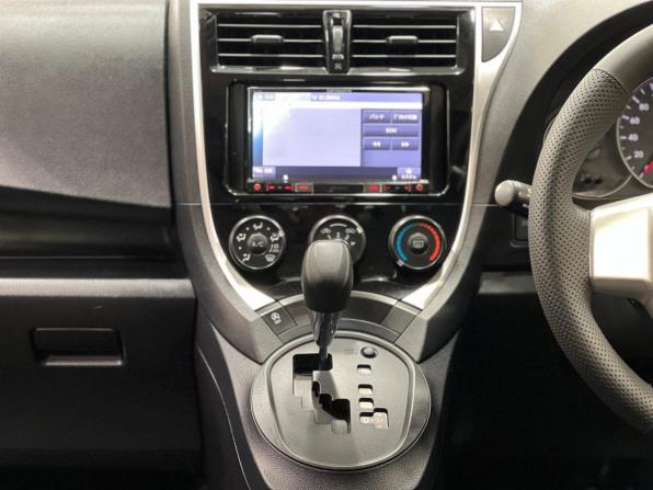 Toyota Ractis II с пробегом 2015 года, цена 1 050 000 рублей, 92312 км, хэтчбек, Автокод Объявления