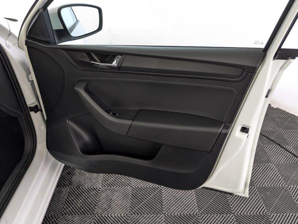 Skoda Rapid II с пробегом 2022 года, цена 1 650 000 рублей, 85876 км, лифтбек, Автокод Объявления
