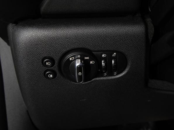 Mini Hatch III (F55/F56) с пробегом 2017 года, цена 1 649 000 рублей, 67652 км, хэтчбек, Автокод Объявления