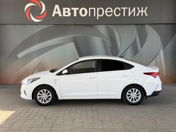 Hyundai Solaris II Рестайлинг с пробегом 2021 года, цена 1 369 000 рублей, 117488 км, седан, Автокод Объявления