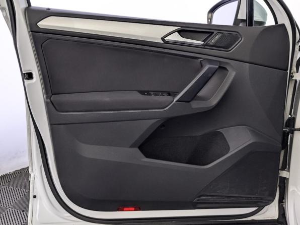 Volkswagen Tiguan II Рестайлинг с пробегом 2021 года, цена 2 640 000 рублей, 59202 км, внедорожник, Автокод Объявления