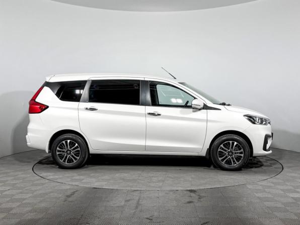 Suzuki Ertiga II Рестайлинг с пробегом 2022 года, цена 1 909 000 рублей, 4594 км, компактвэн, Автокод Объявления