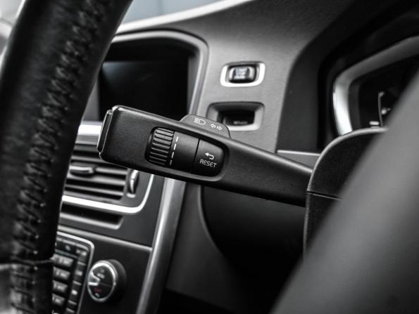 Volvo V60 I Рестайлинг с пробегом 2013 года, цена 1 378 000 рублей, 119227 км, универсал, Автокод Объявления