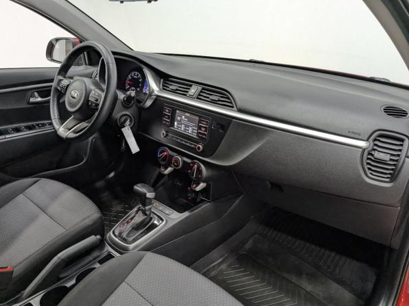 Kia Rio IV Рестайлинг с пробегом 2021 года, цена 1 630 000 рублей, 56582 км, седан, Автокод Объявления