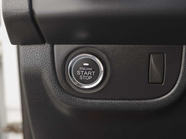 Renault Logan II с пробегом 2015 года, цена 300 000 рублей, 329625 км, седан, Автокод Объявления