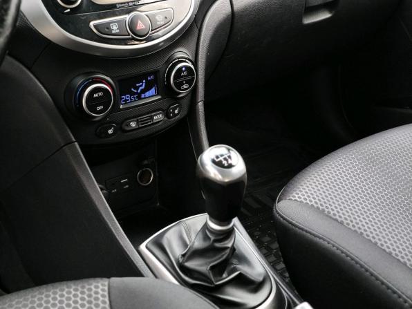 Hyundai Solaris I Рестайлинг с пробегом 2015 года, цена 820 000 рублей, 98300 км, хэтчбек, Автокод Объявления