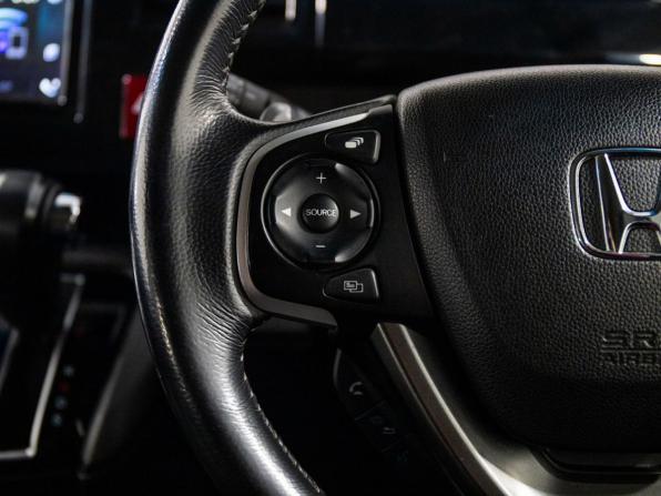 Honda Stepwgn V Рестайлинг с пробегом 2019 года, цена 1 920 000 рублей, 90864 км, минивэн, Автокод Объявления