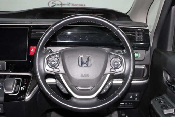 Honda Stepwgn V Рестайлинг с пробегом 2021 года, цена 3 000 000 рублей, 90357 км, минивэн, Автокод Объявления