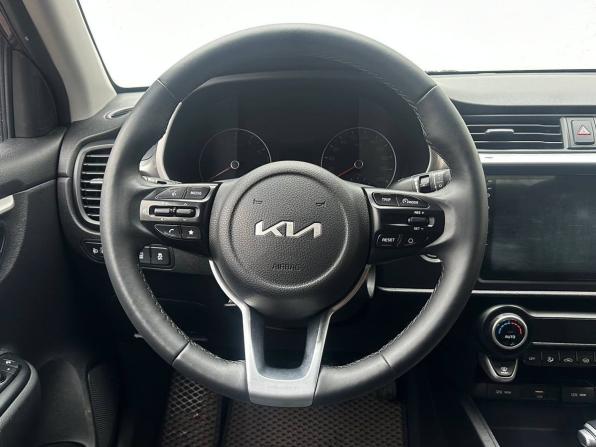 Kia Rio IV Рестайлинг с пробегом 2022 года, цена 1 800 000 рублей, 83168 км, седан, Автокод Объявления