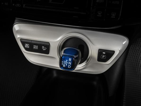 Toyota Prius IV (XW50) с пробегом 2016 года, цена 1 749 000 рублей, 152370 км, лифтбек, Автокод Объявления