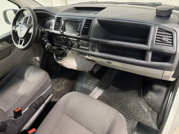 Volkswagen Caravelle T6 с пробегом 2015 года, цена 2 479 800 рублей, 140000 км, минивэн, Автокод Объявления