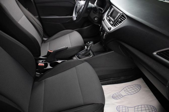 Hyundai Solaris II с пробегом 2018 года, цена 1 359 000 рублей, 70000 км, седан, Автокод Объявления
