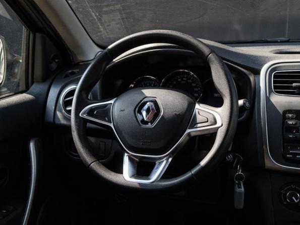 Renault Logan II Рестайлинг с пробегом 2018 года, цена 800 000 рублей, 99000 км, седан, Автокод Объявления