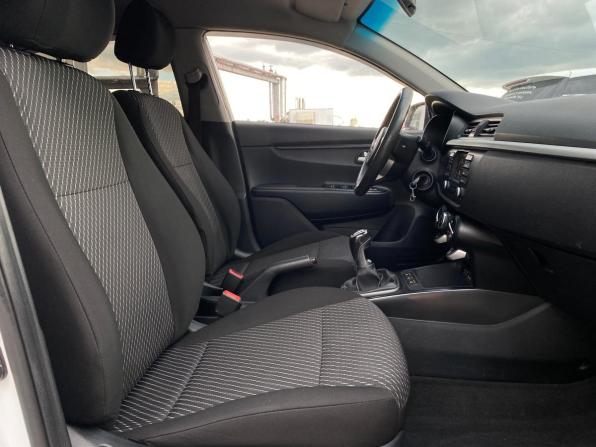 Kia Rio IV с пробегом 2018 года, цена 1 019 000 рублей, 156689 км, седан, Автокод Объявления