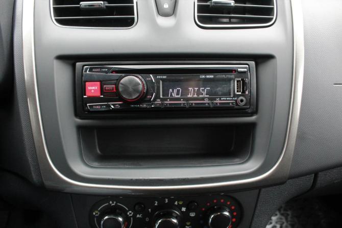 Renault Sandero II с пробегом 2015 года, цена 825 000 рублей, 142860 км, хэтчбек, Автокод Объявления